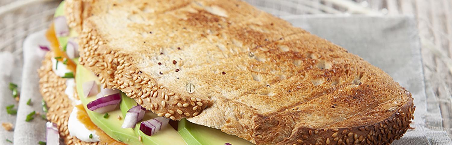 DOMO Sandwich mit Frischkäse, Lachs und Avocado croque XL